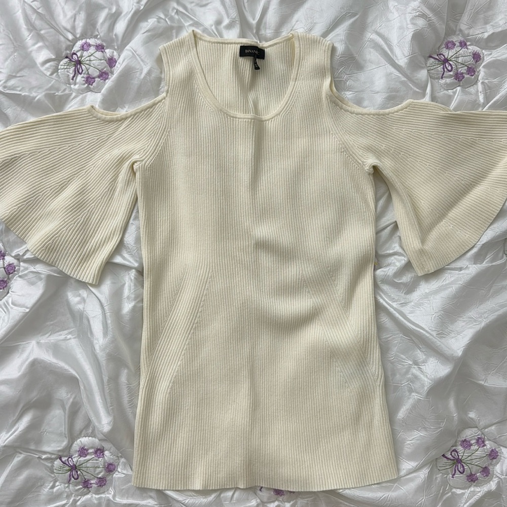 Banana Republic ribbed knit top with shoulder cutout and bell sleeves